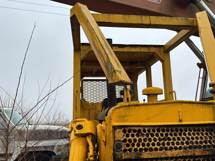 international-125c-image-24