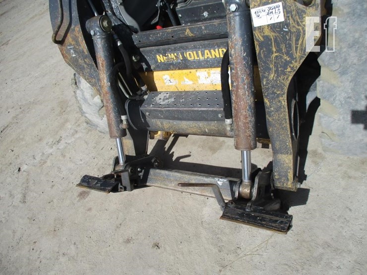 2017-new-holland-l228-image-12