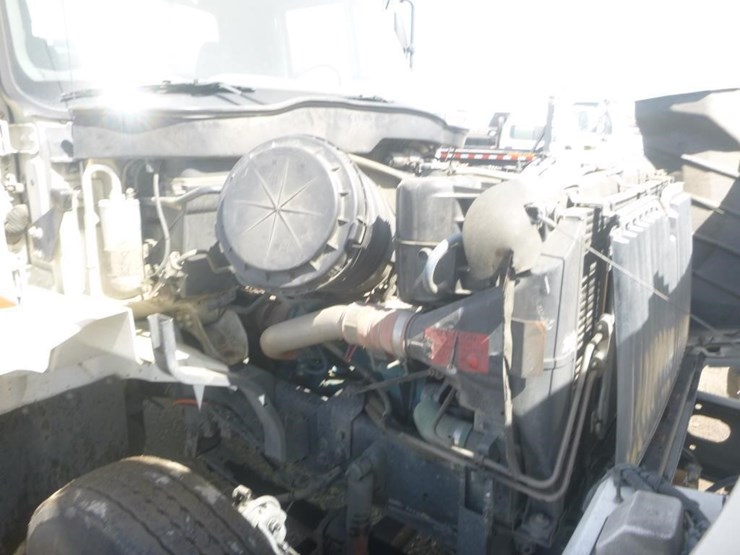 2004-international-7400-image-15