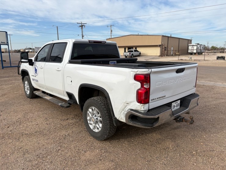2022-chevrolet-silverado-2500hd-image-5