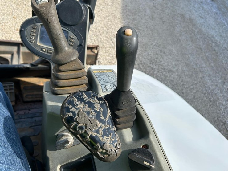 2016-bobcat-e32-image-23