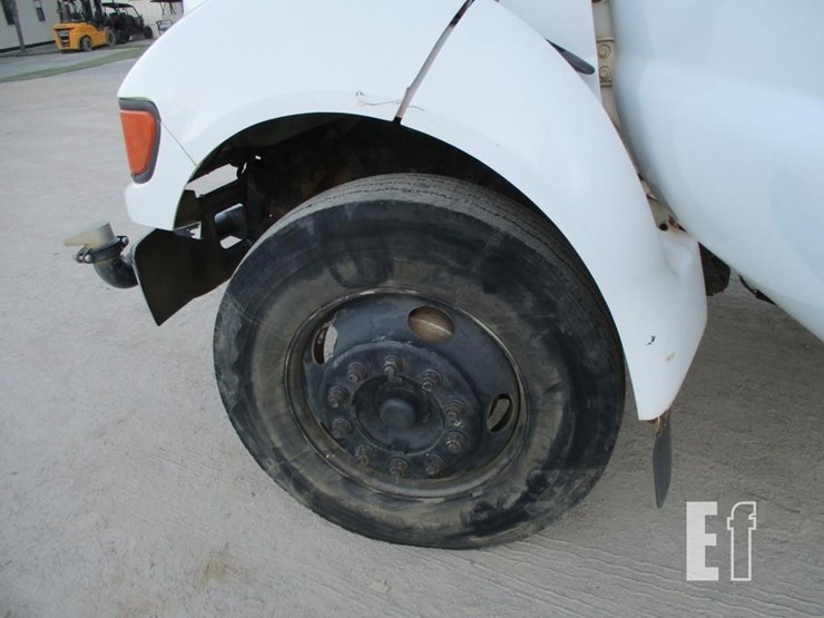 2001-ford-f750-image-19