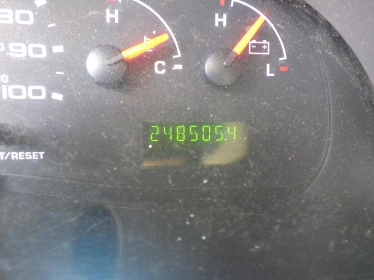 2004-ford-cargo-image-14