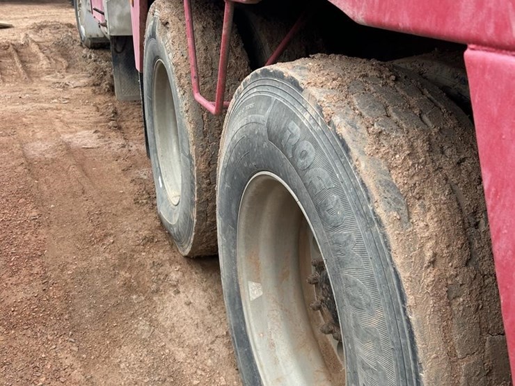 2004-peterbilt-357-image-23