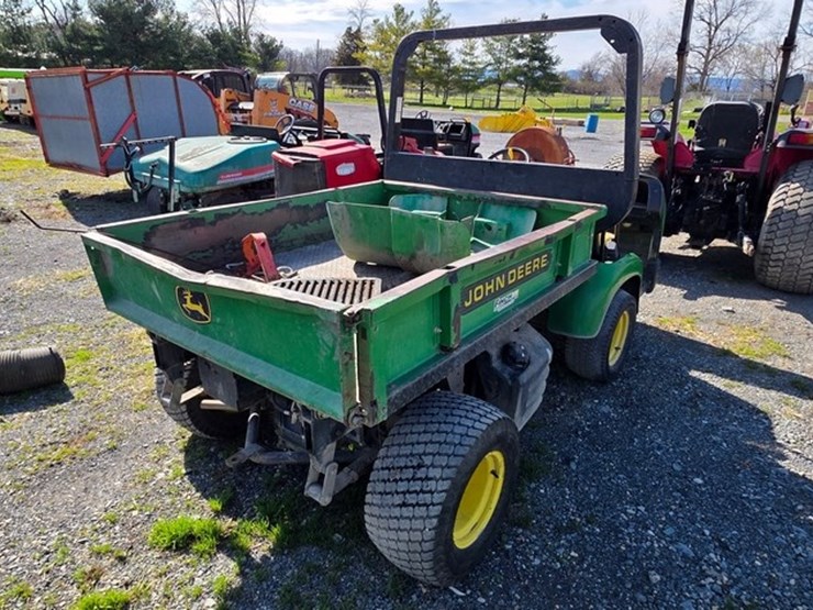 2020-john-deere-gator-image-3
