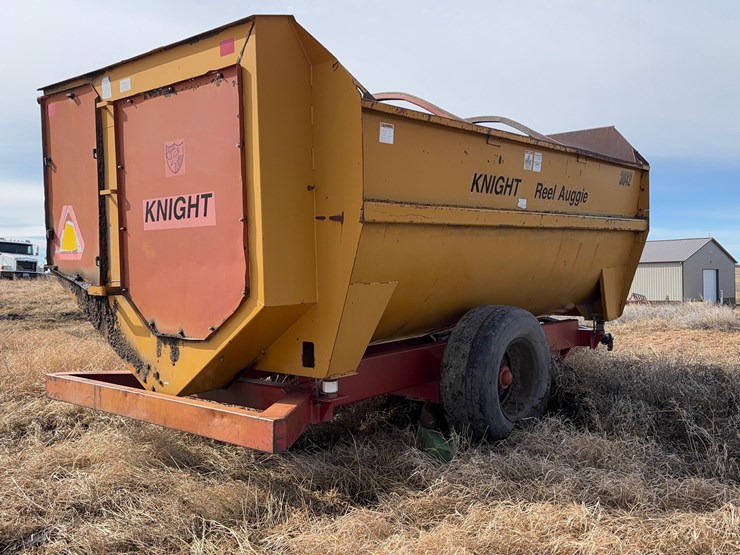 knight-reel-auger-feed-wagon-image-12