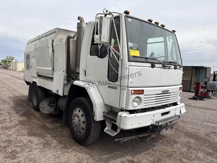 2001-freightliner-fc70-image-5