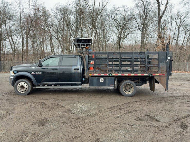 2015-dodge-ram-4500hd-image-2