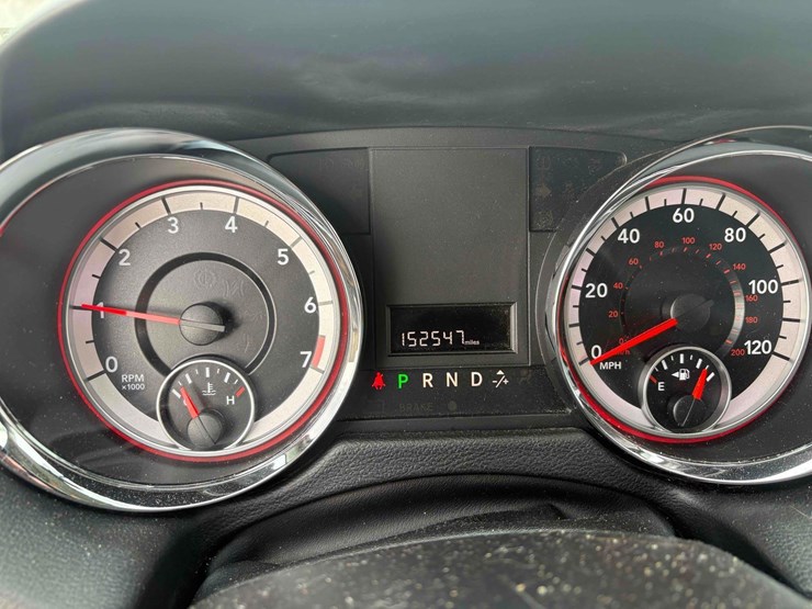 2015-dodge-caravan-image-23