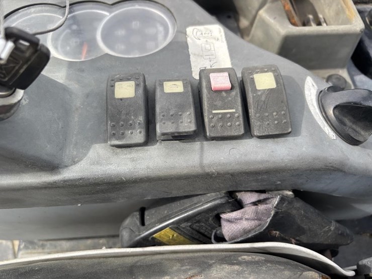 2010-caterpillar-303-image-39