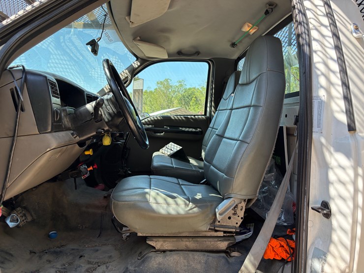 2010-ford-f750-image-13