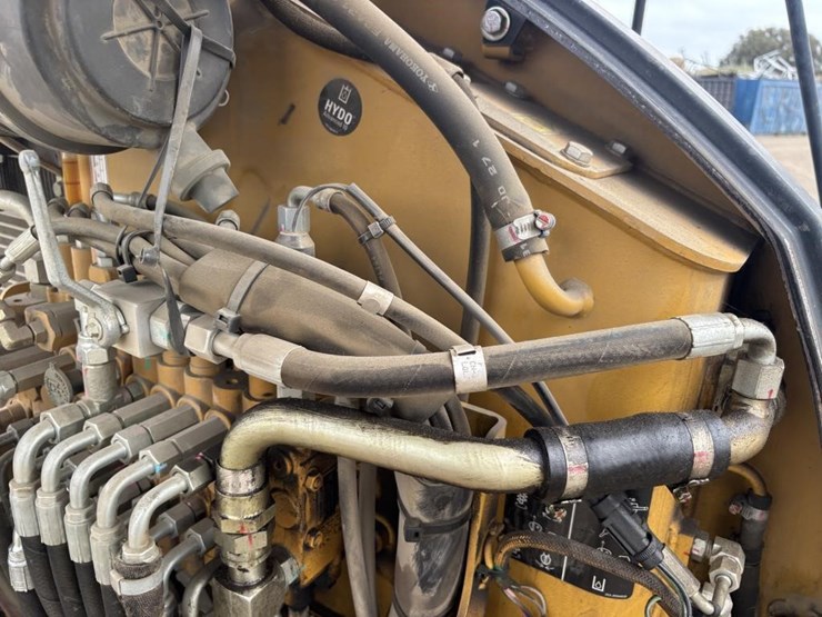 2010-caterpillar-303-image-45