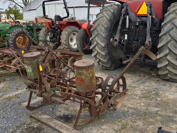 john-deere-3pt.-2-row-cornplanter-image-1
