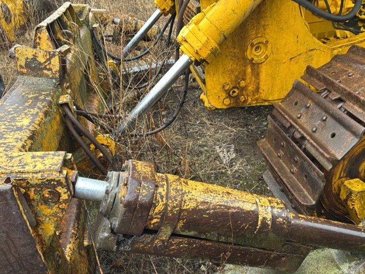 international-125c-image-17