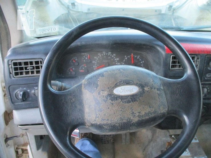 2001-ford-f750-image-13