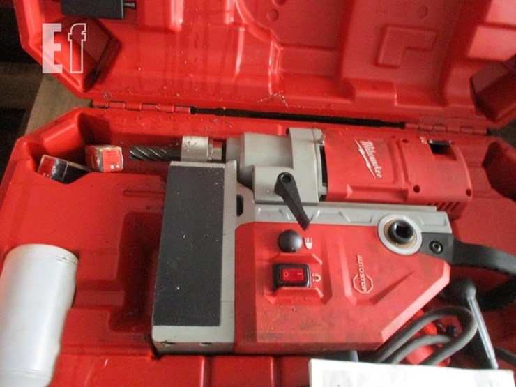 milwaukee-1-5/8"-electric-magnetic-drill-image-4