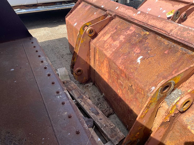 #5685-•-pin-on-bucket-image-13