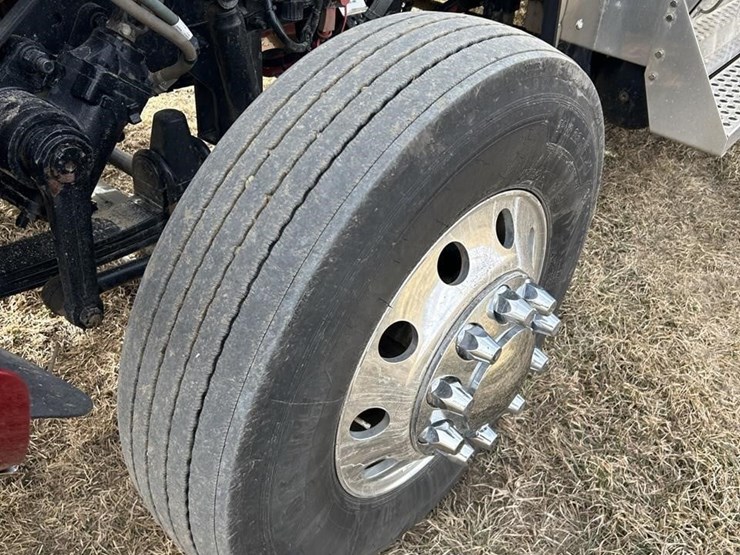 2025-kenworth-w900-image-17