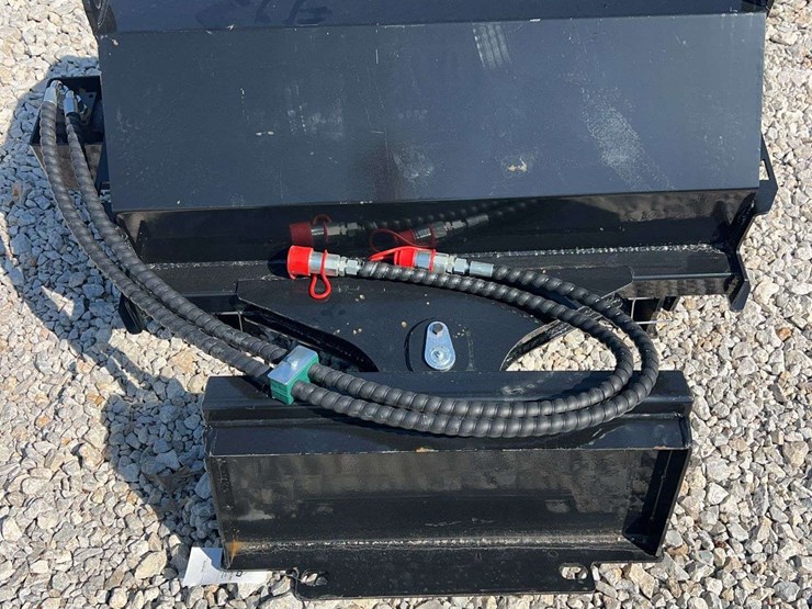 sdlanch-mini-skid-steer-hydraulic-sweeper-image-4