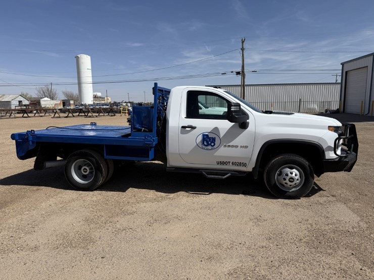 2022-chevrolet-silverado-3500hd-image-4