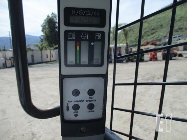 2017-new-holland-l228-image-7