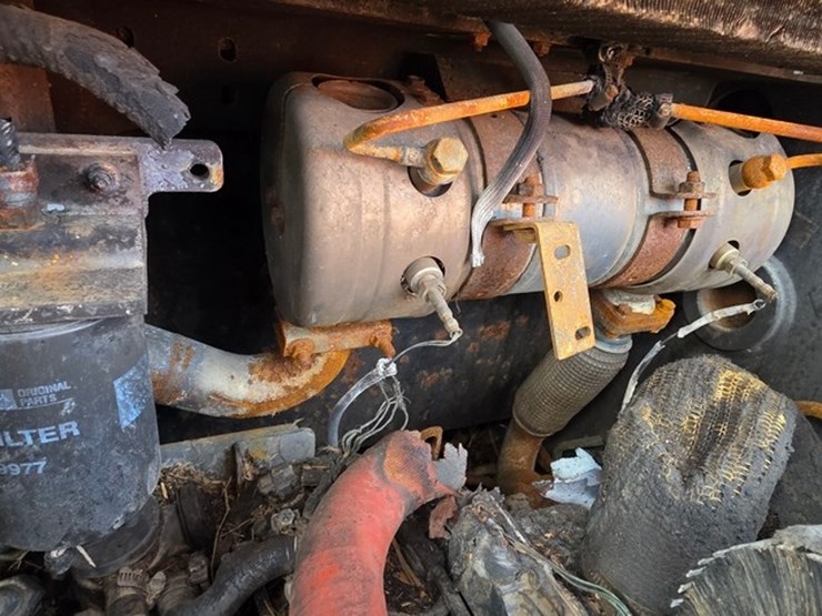 new-holland-l220-image-32