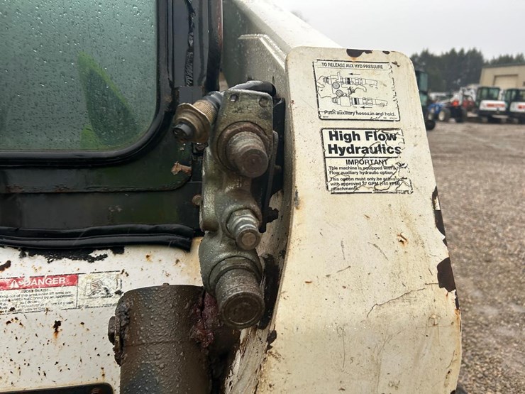 bobcat-t320-image-11