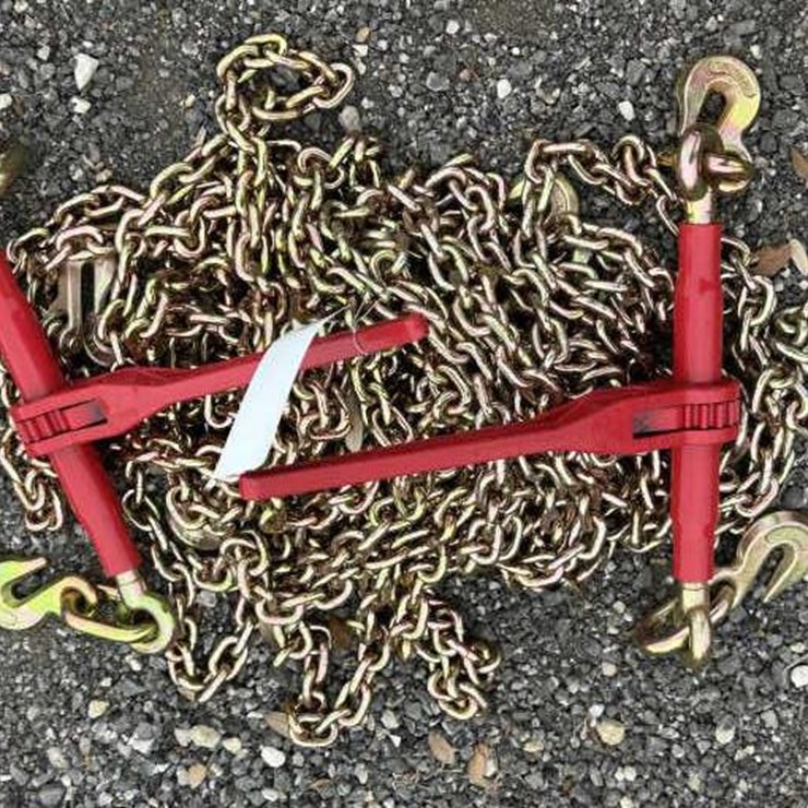 #67 • (4) 5/16" 20' Chains & (2) 5,400 lb Boomers