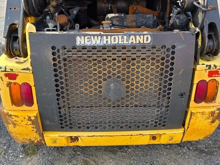 new-holland-l220-image-16