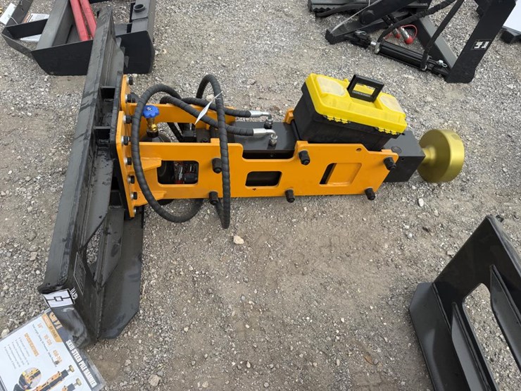 #137-•-skid-steer-post-driver-w/-tank-image-1