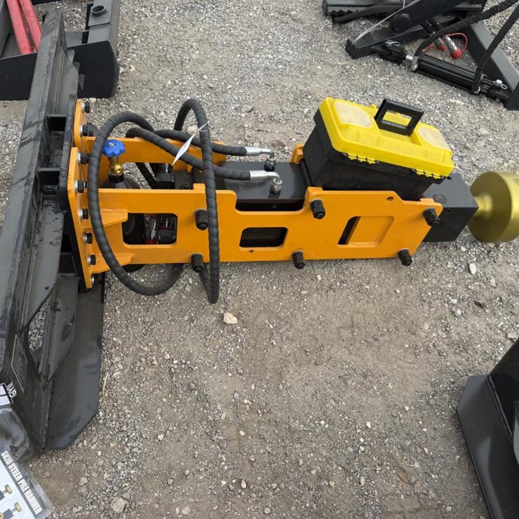 #137 • Skid Steer Post Driver w/ Tank