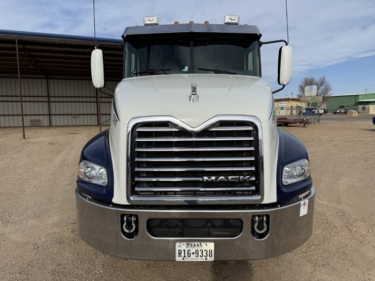 2015-mack-pinnacle-cxu613-image-2