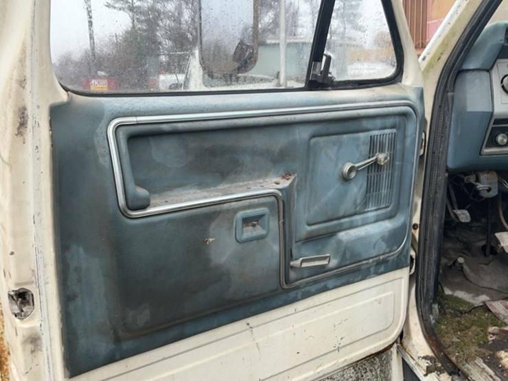 #301-•-1980-ford-k604-flatbed-truck-image-26