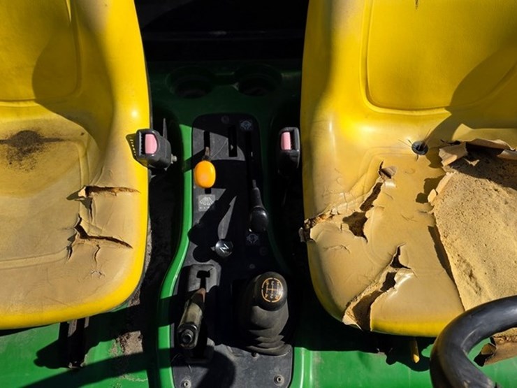 2020-john-deere-gator-image-23