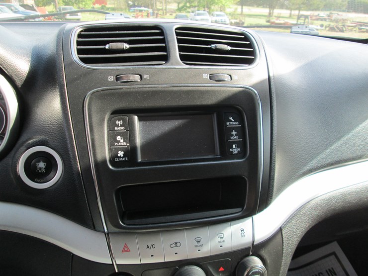 2014-dodge-journey-sxt-image-29