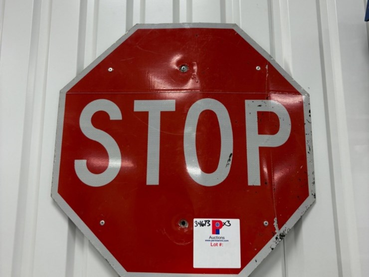 traffic-light-w/-(2)-stop-signs-image-5