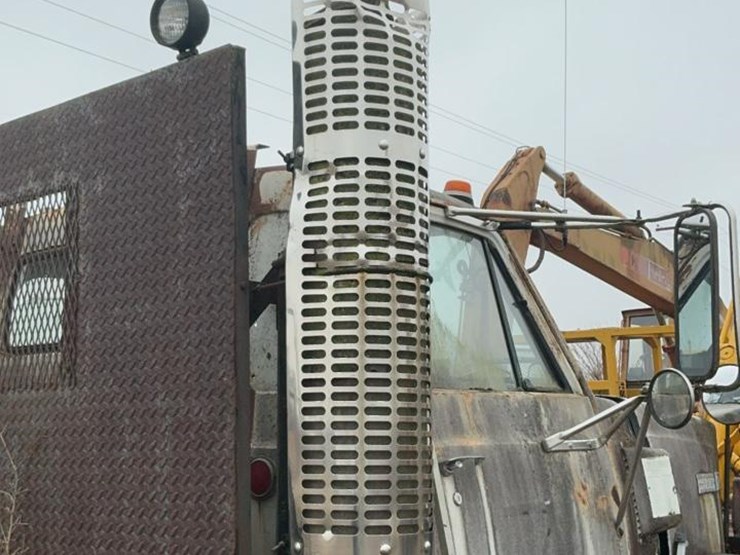 1984-gmc-9500-image-49