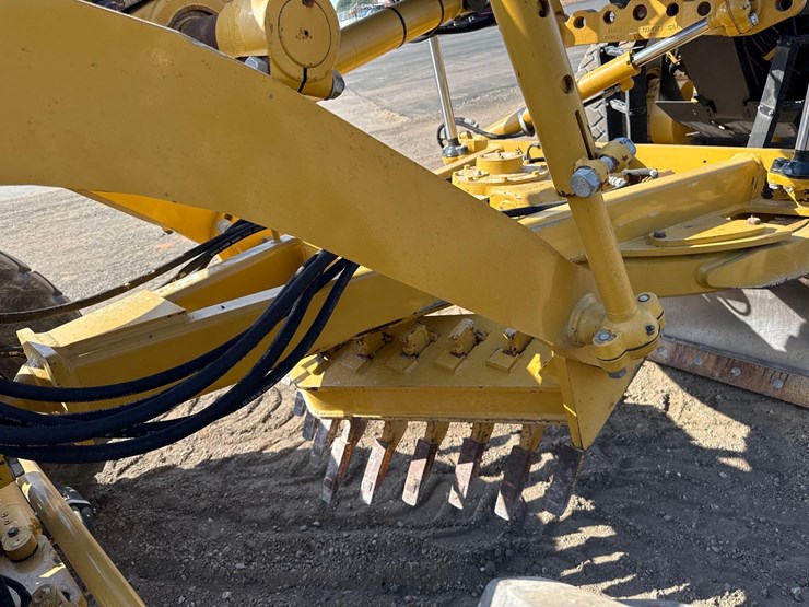 2019-caterpillar-120m-image-11