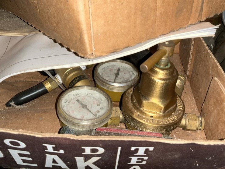 #231-•-parts-shelf-and-contents-image-30