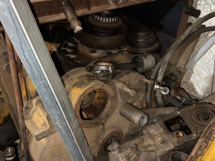 #263-•-steel-shelf-and-cat-engine-parts-image-7