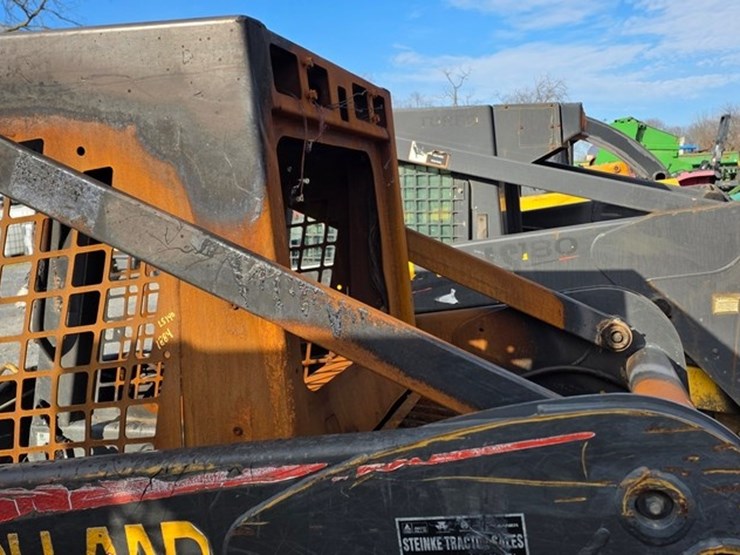 new-holland-ls140-image-22