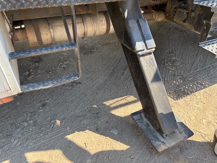 2010-ford-f750-image-49