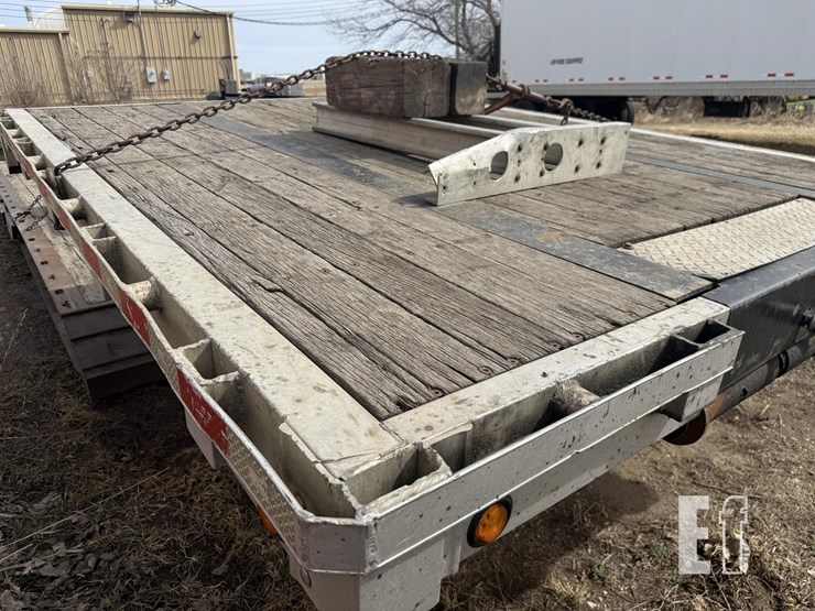 2013-2013-mov-hall-trailer-image-25