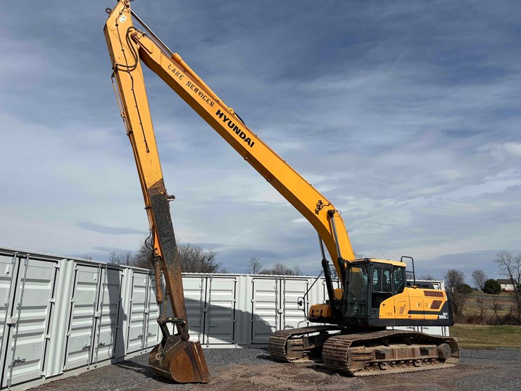 2017-hyundai-hx300-lr-image-1