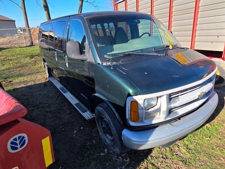 2000-chevrolet-3500-image-1