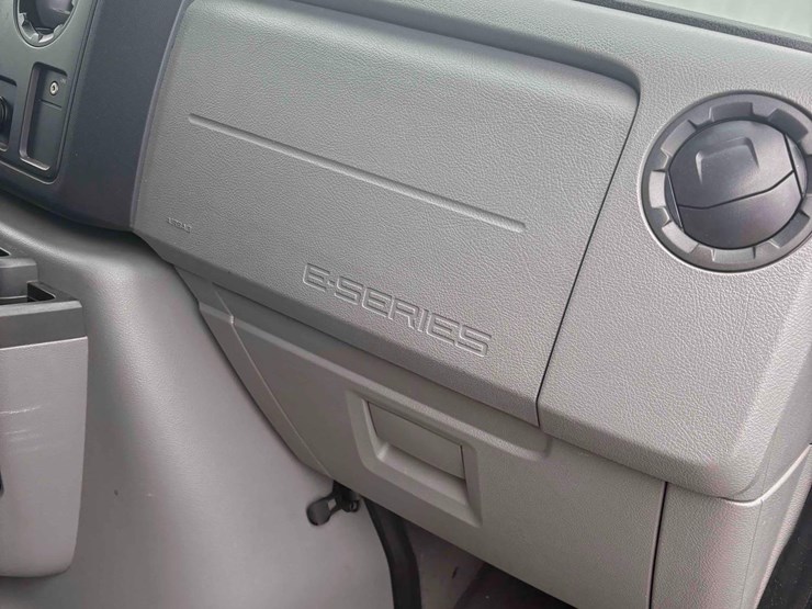 2011-ford-e350-image-19