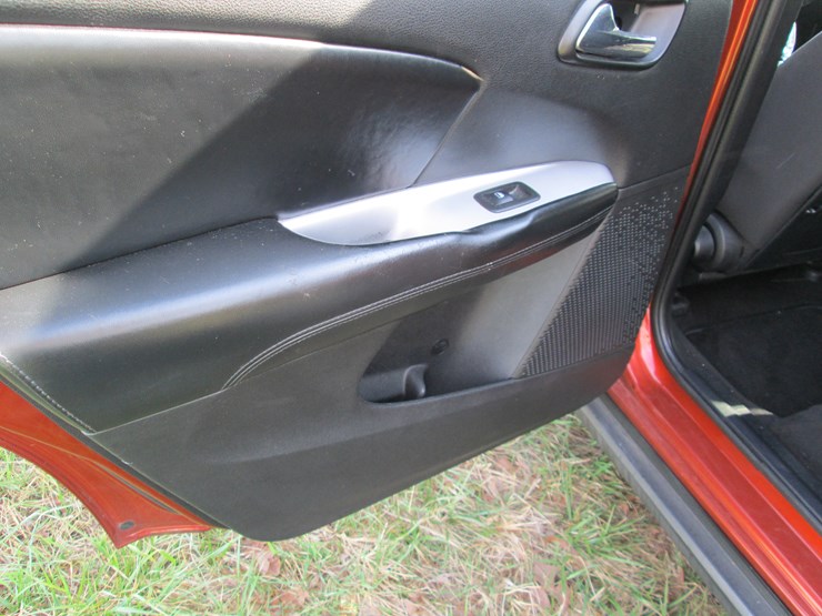 2014-dodge-journey-sxt-image-17