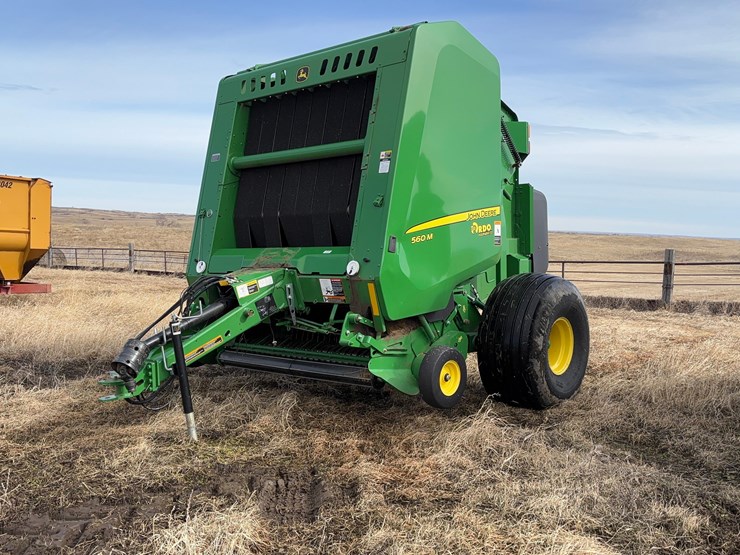 john-deere-560m-image-1