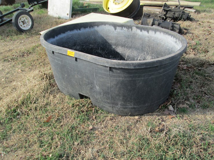 #44041-•-180gal-rubber-water-trough-image-1