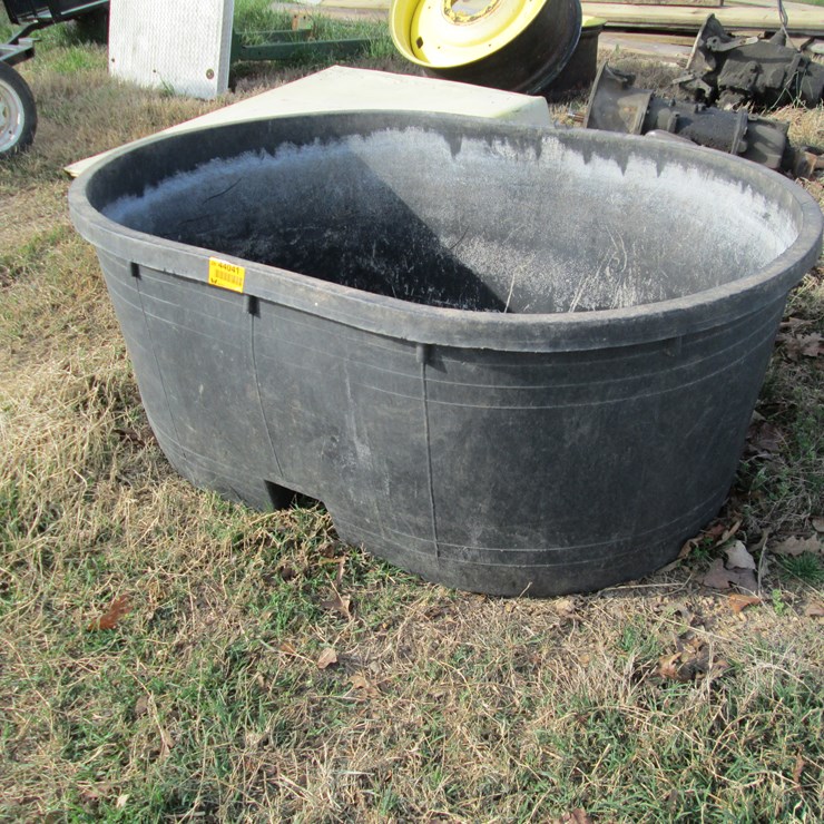 #44041 • 180gal Rubber Water Trough